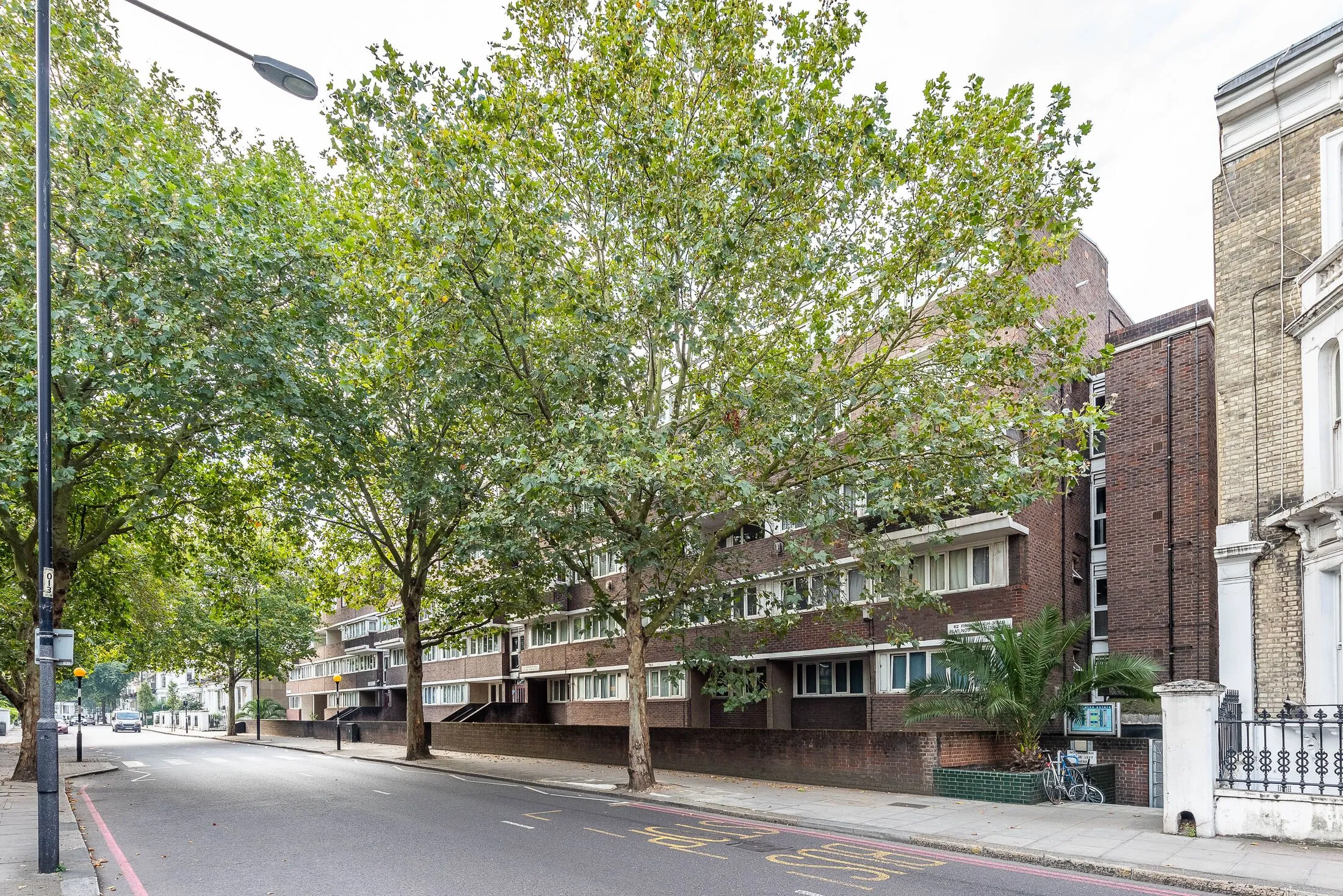 Flat Ifield Road in Greater London