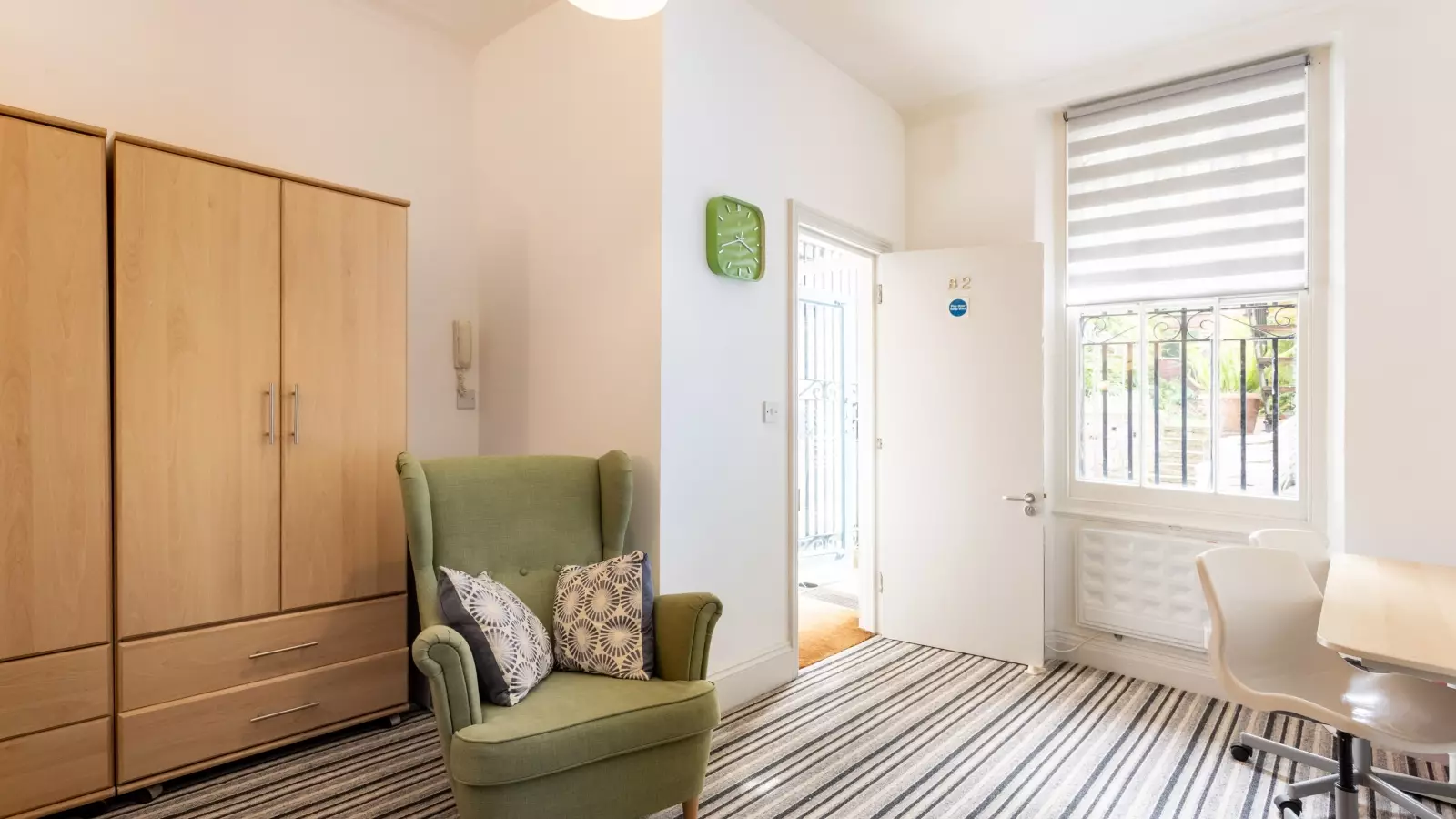 Flat Barkston Gardens in Greater London