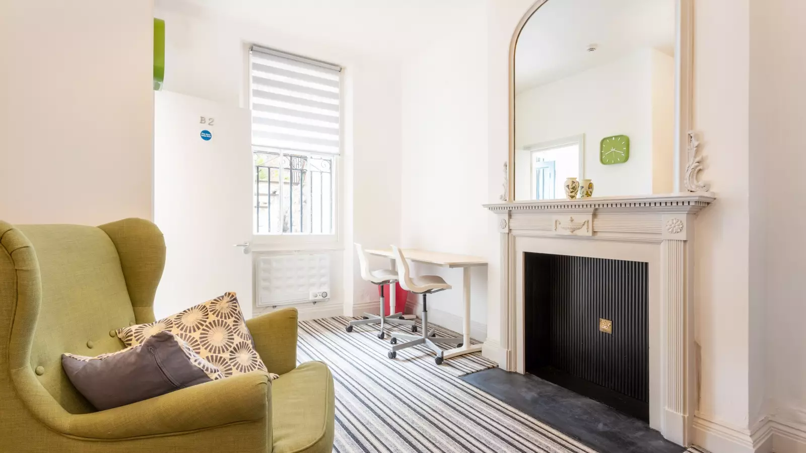 Flat Barkston Gardens in Greater London