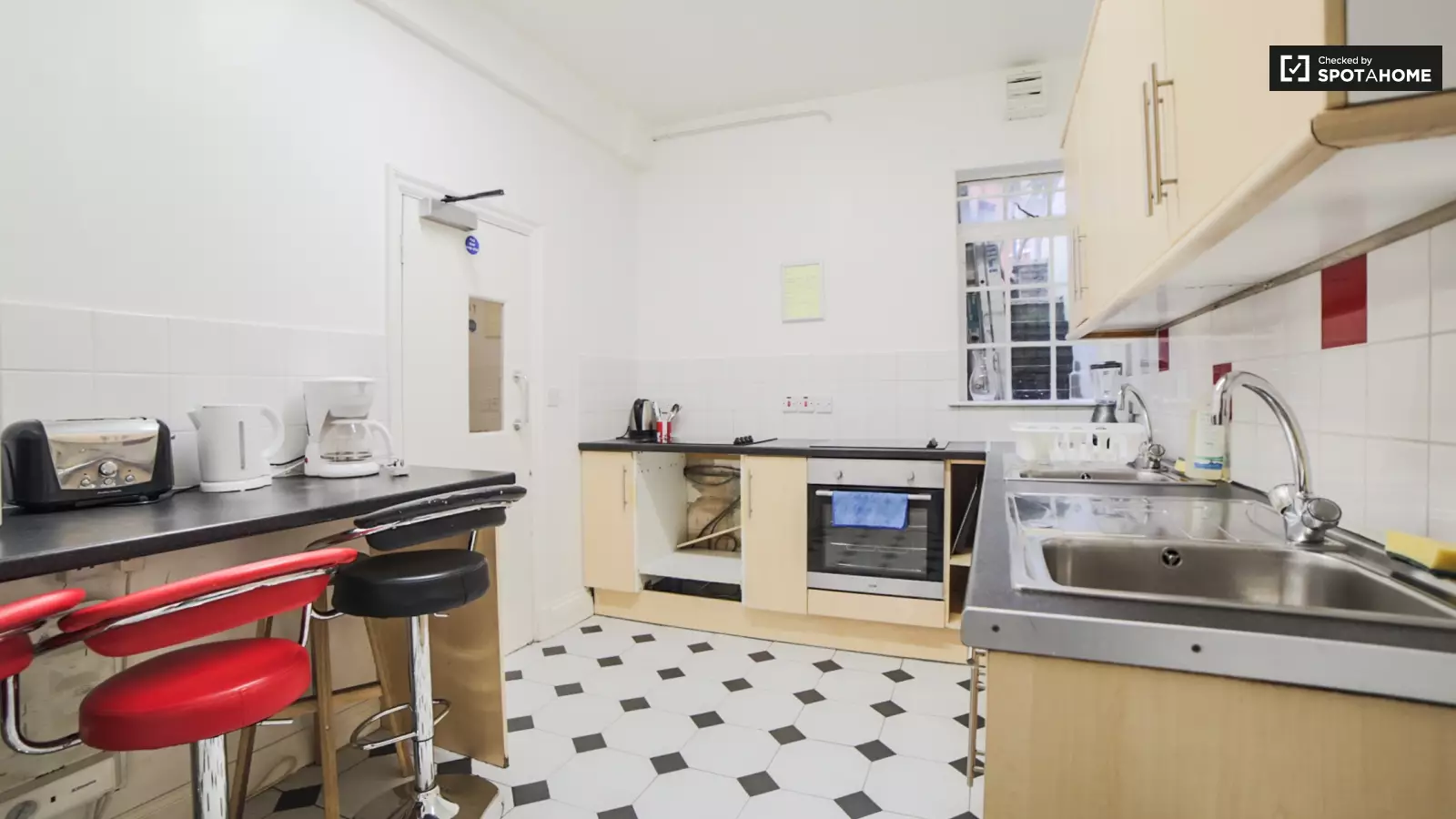 Flat Barkston Gardens in Greater London