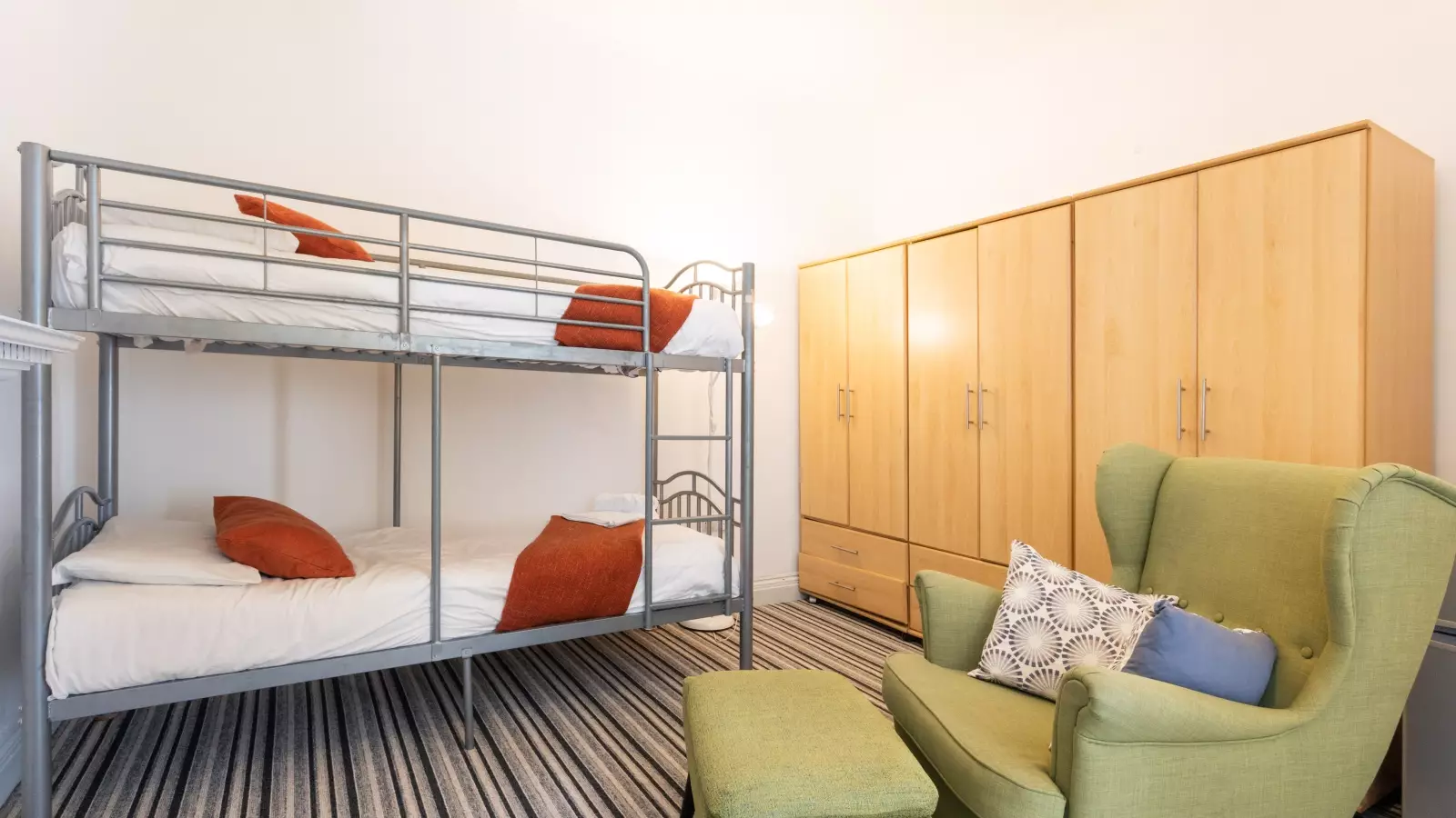 Flat Barkston Gardens in Greater London