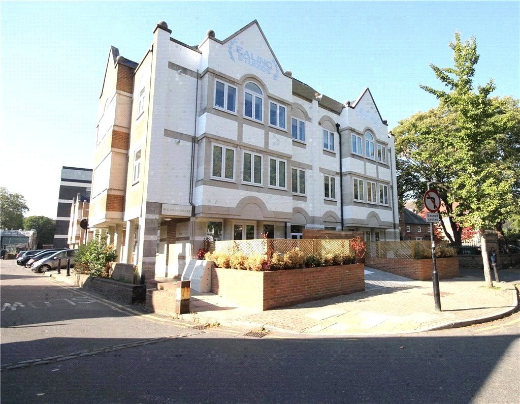 Flat Ealing Green in Greater London