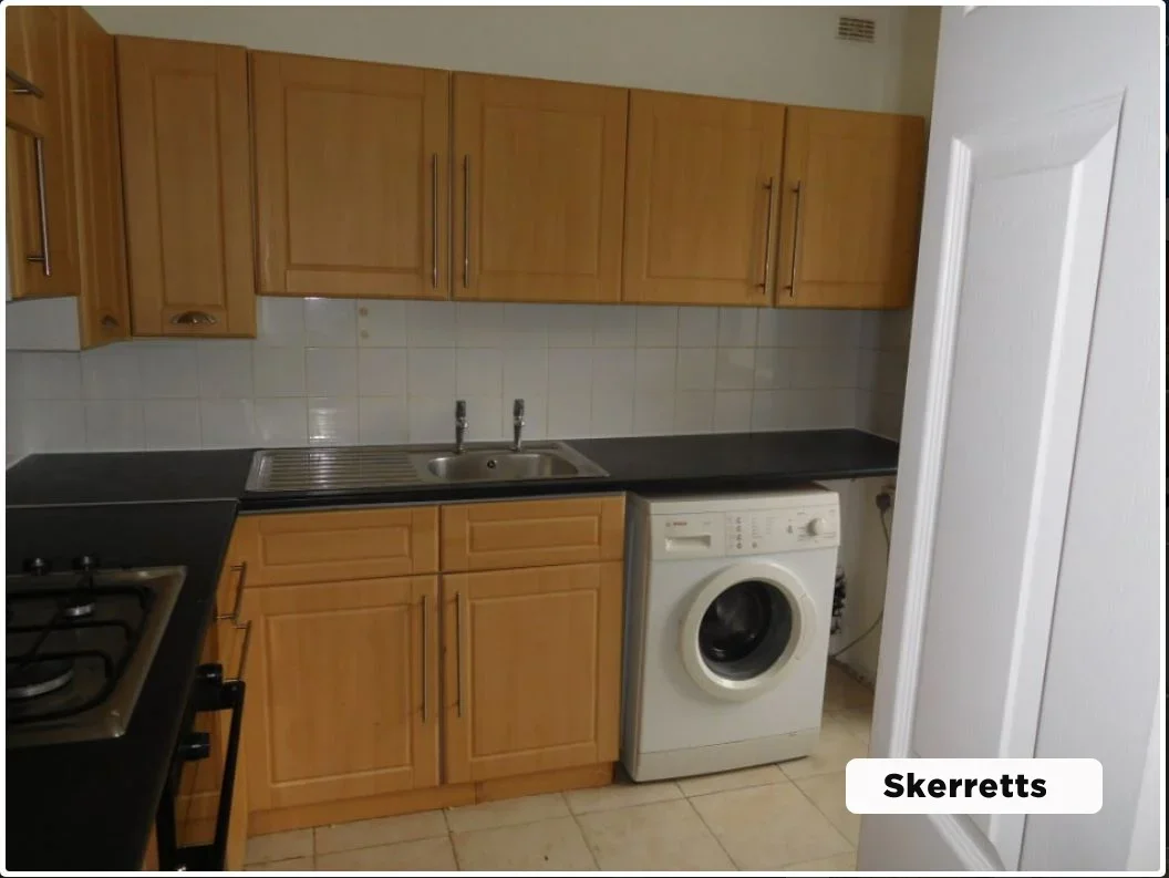 Flat Strathdon Drive in Greater London