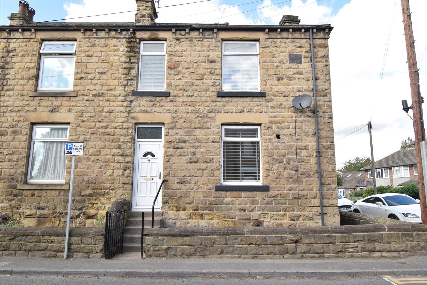 House Storrs Hill Road in Wakefield