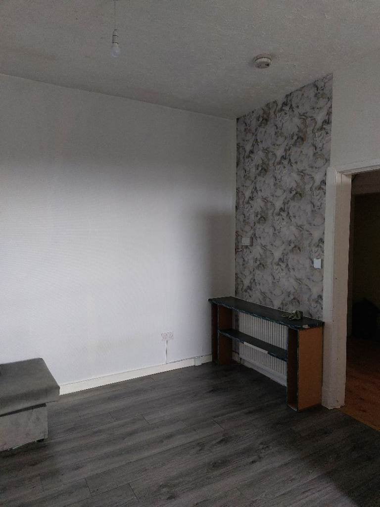 Flat Kilbowie Road in Clydebank