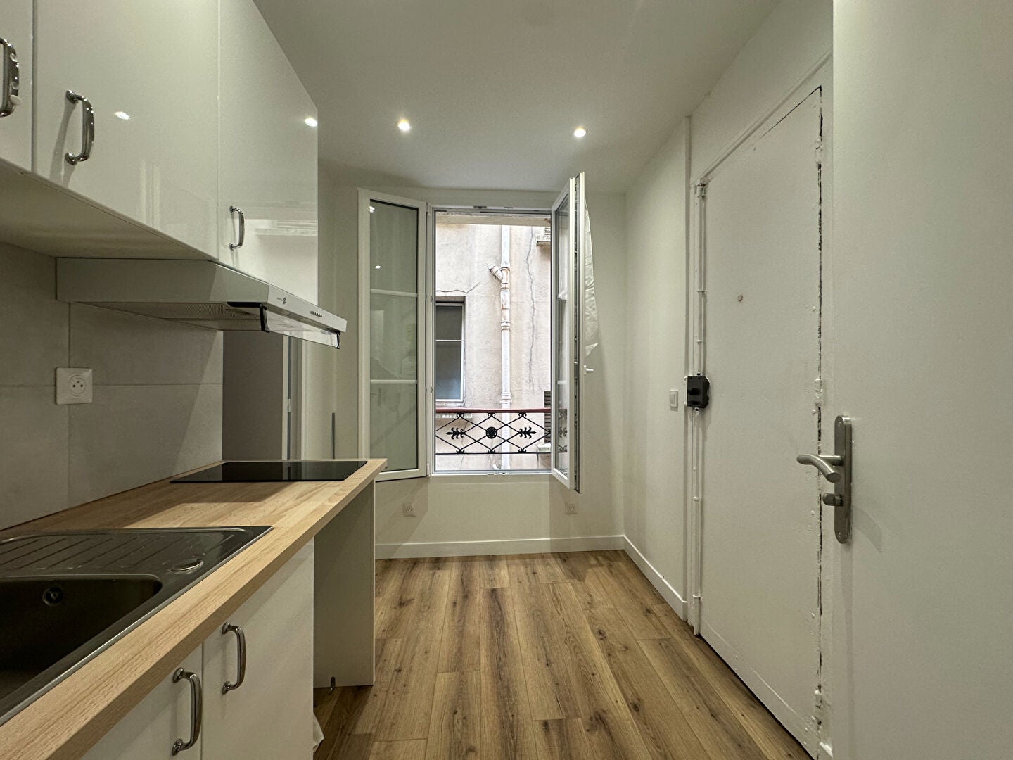 Flat Rue Labat in Paris