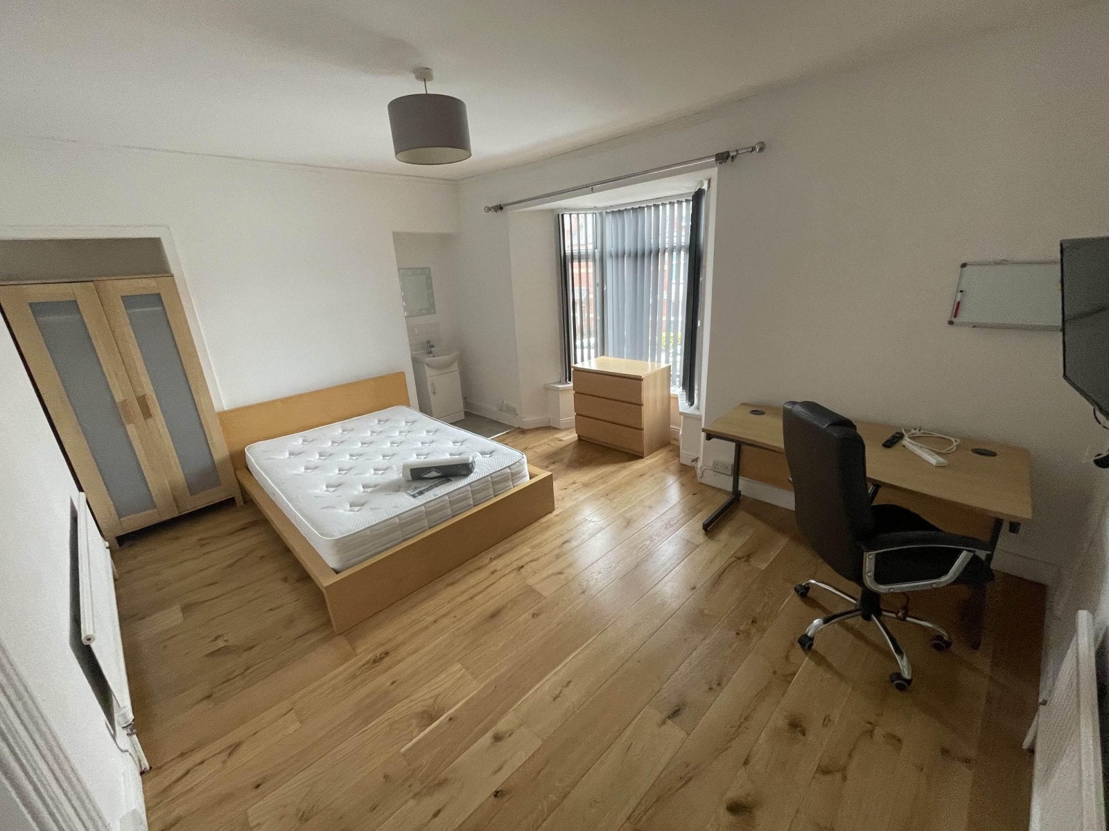 Flat Oystermouth Road in Swansea