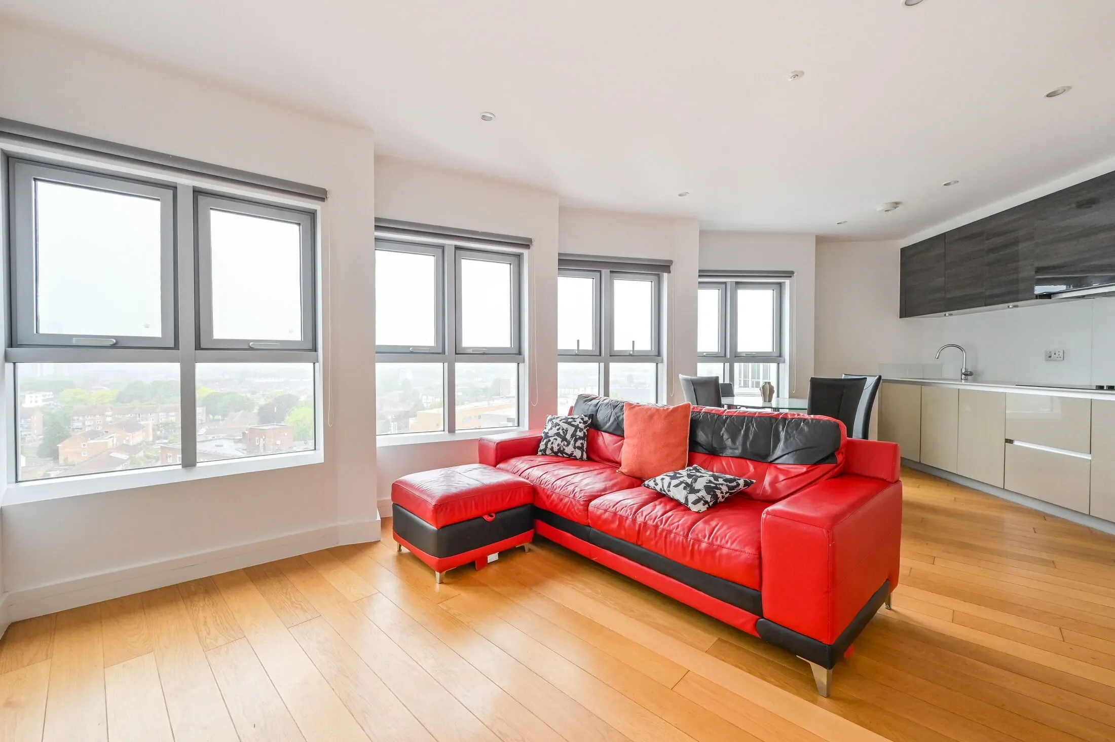 Flat Barking Road in Greater London
