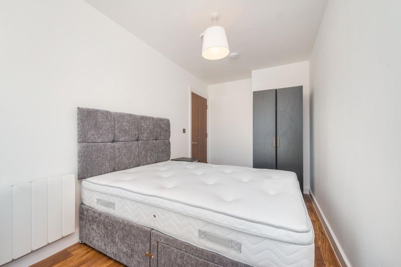 Room Southampton Way in Greater London