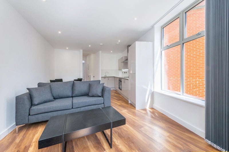 Room Southampton Way in Greater London
