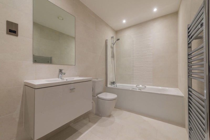 Room Southampton Way in Greater London