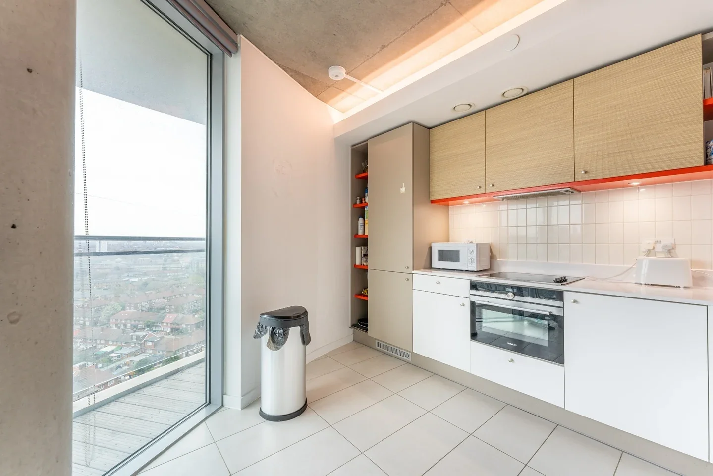Room Kamal Chunchie Way in Greater London