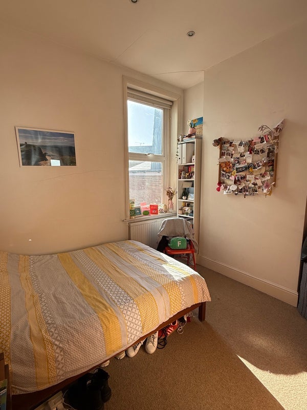 Room Dawes Road in Greater London
