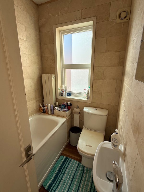 Room Dawes Road in Greater London