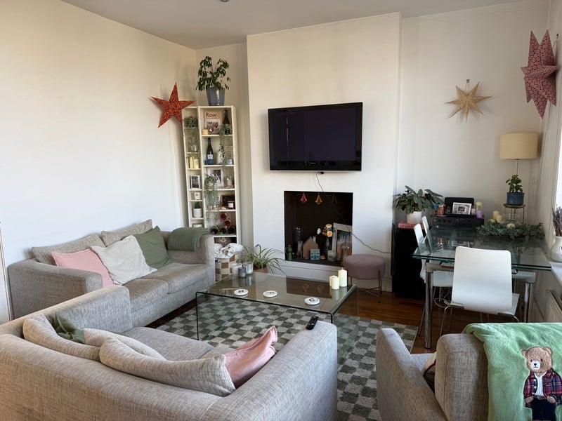 Room Dawes Road in Greater London