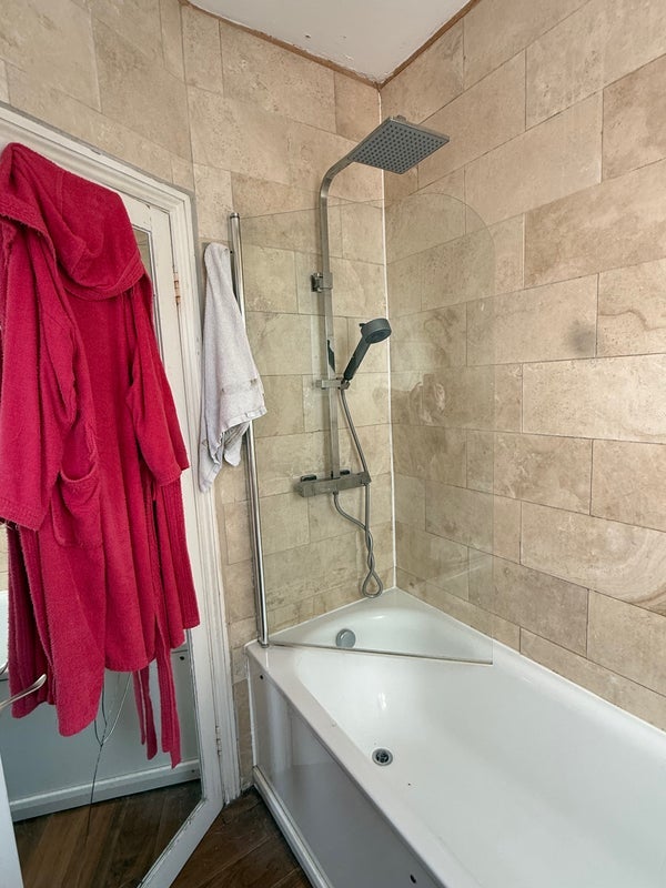 Room Dawes Road in Greater London