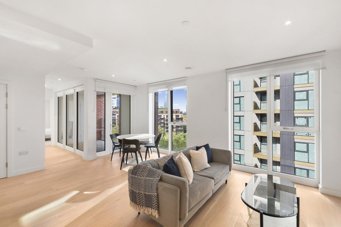 Flat Sayer Street in Greater London