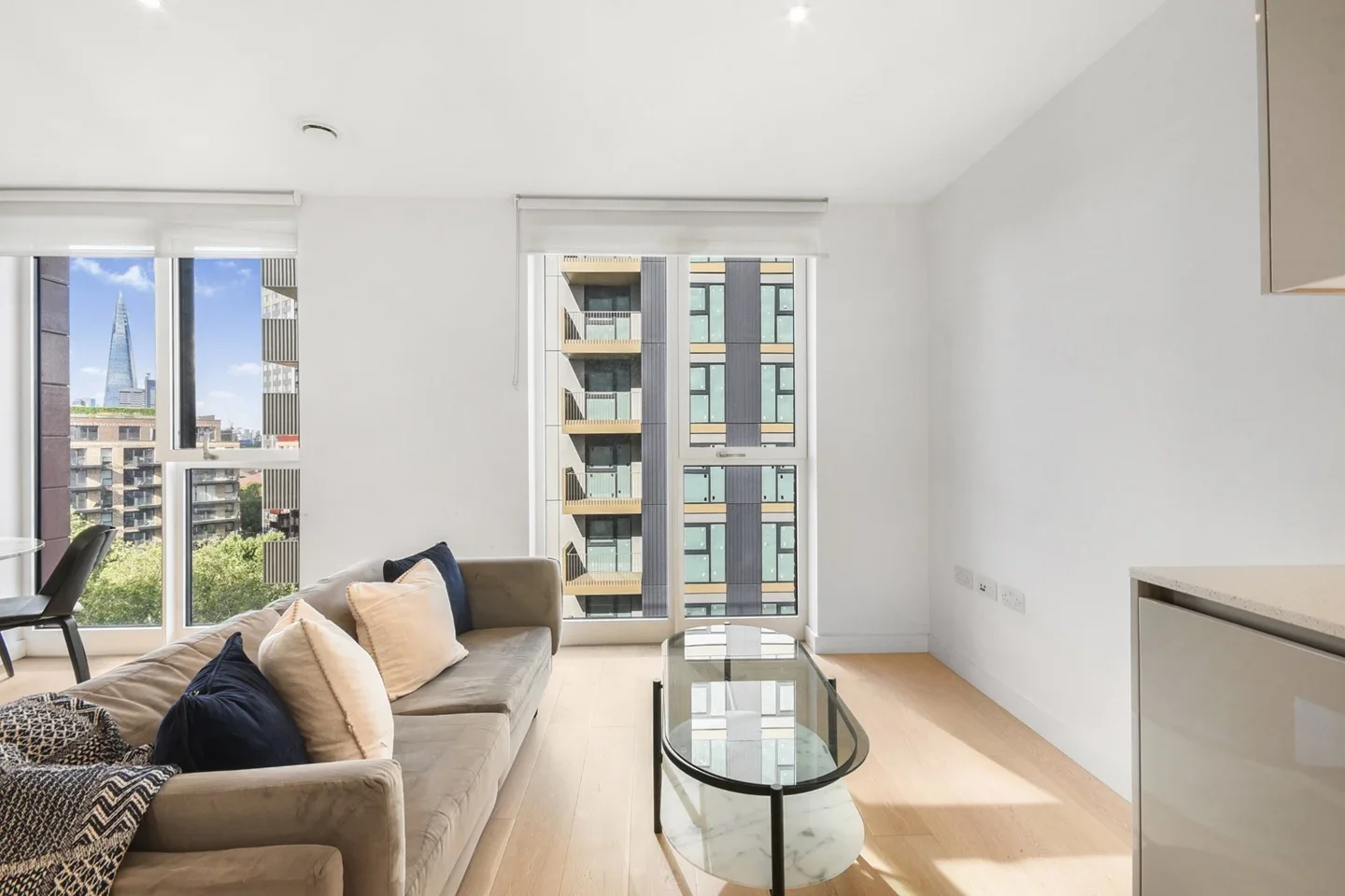 Flat Sayer Street in Greater London