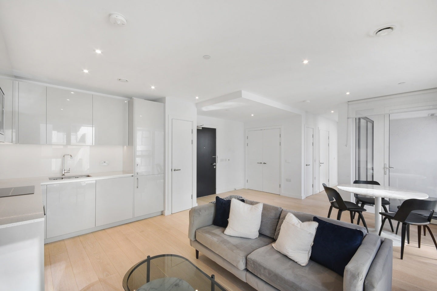 Flat Sayer Street in Greater London