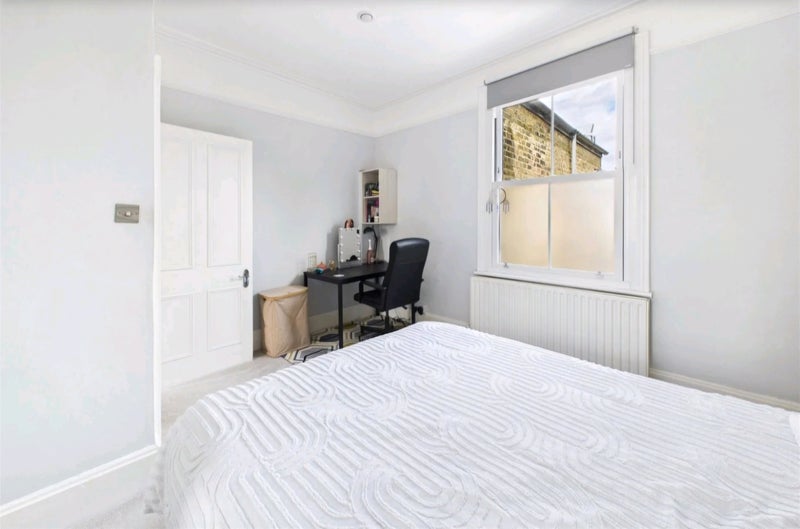 Room Guildersfield Road in Greater London