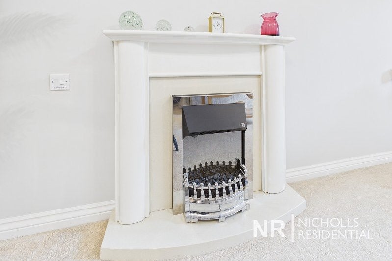 Flat Leatherhead Road in Mole Valley