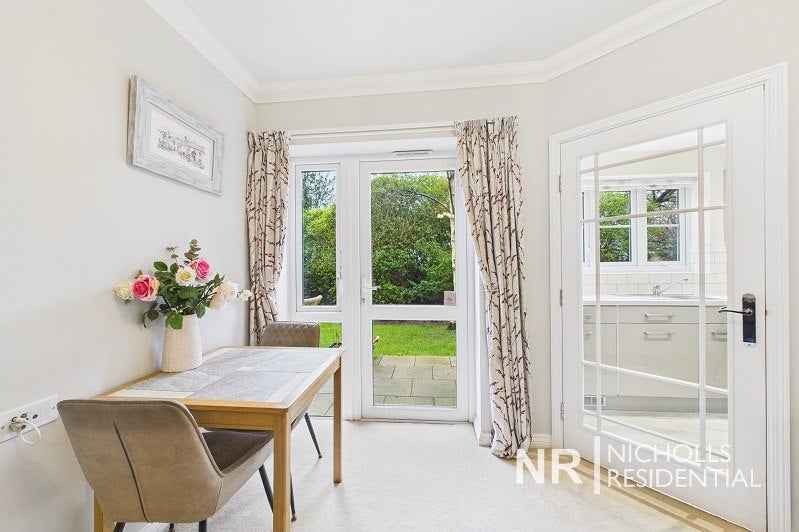 Flat Leatherhead Road in Mole Valley