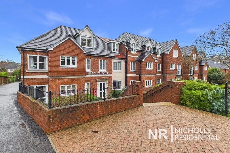 Flat Leatherhead Road in Mole Valley