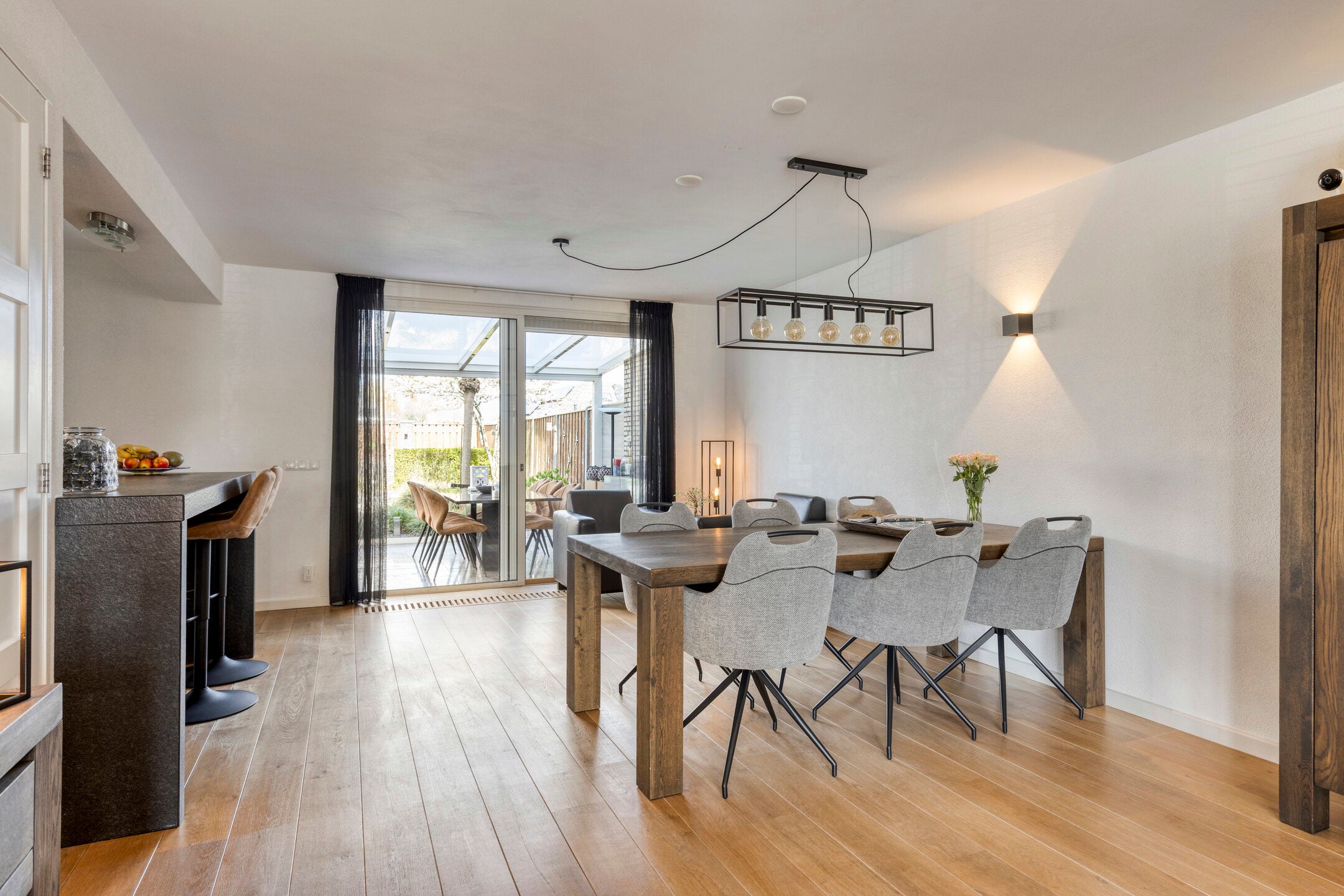 Tussenwoning te koop: Maasbommelstraat 53, Tilburg