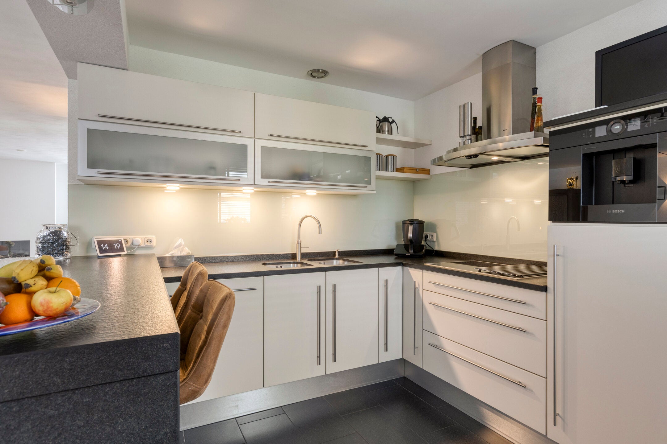 Tussenwoning te koop: Maasbommelstraat 53, Tilburg