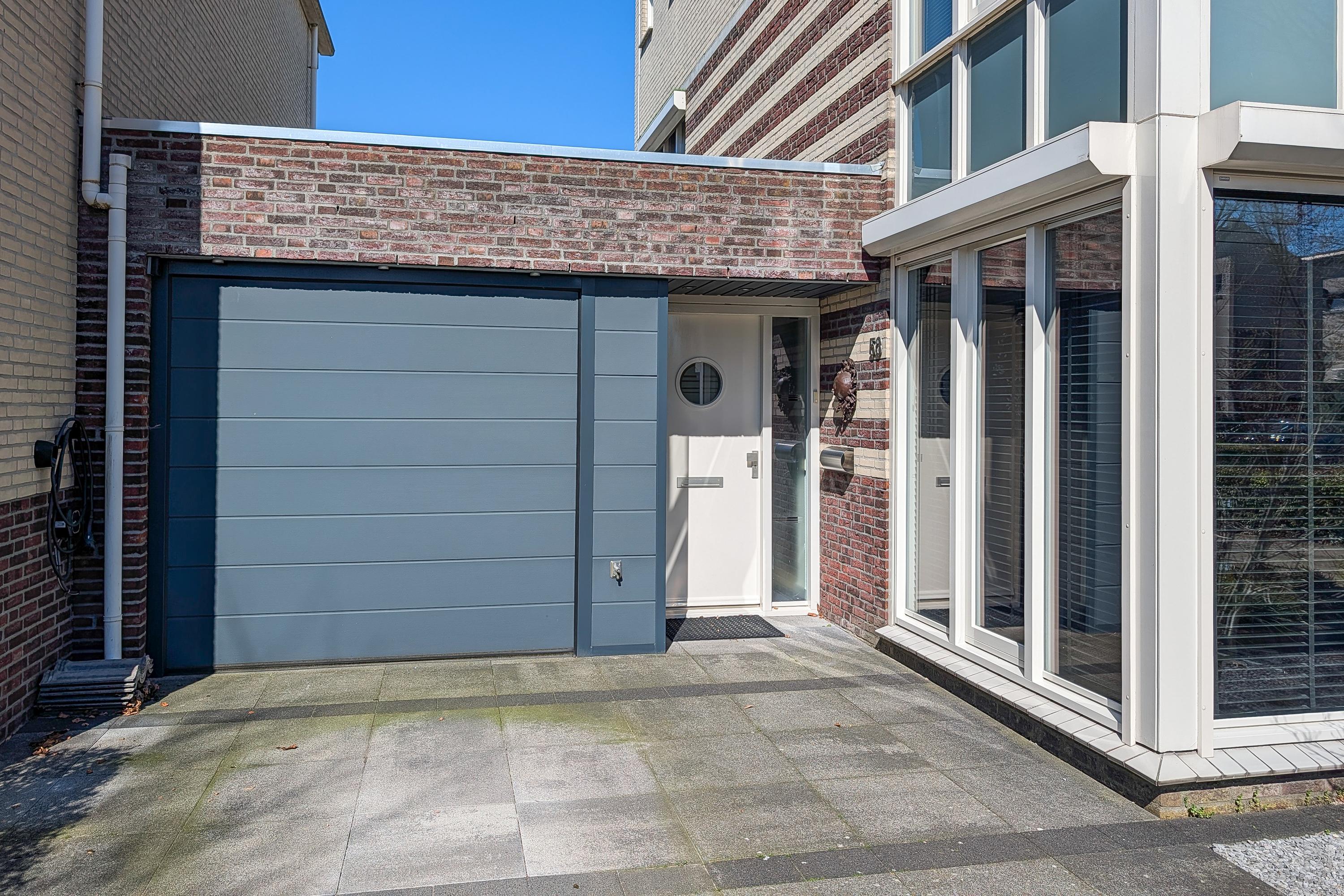 Tussenwoning te koop: Maasbommelstraat 53, Tilburg