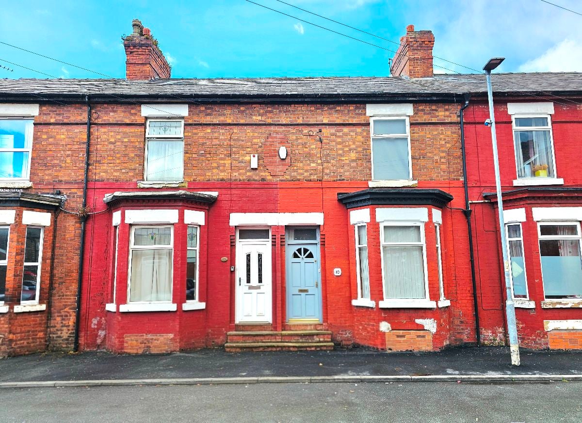 House Ravensdale Street in Manchester