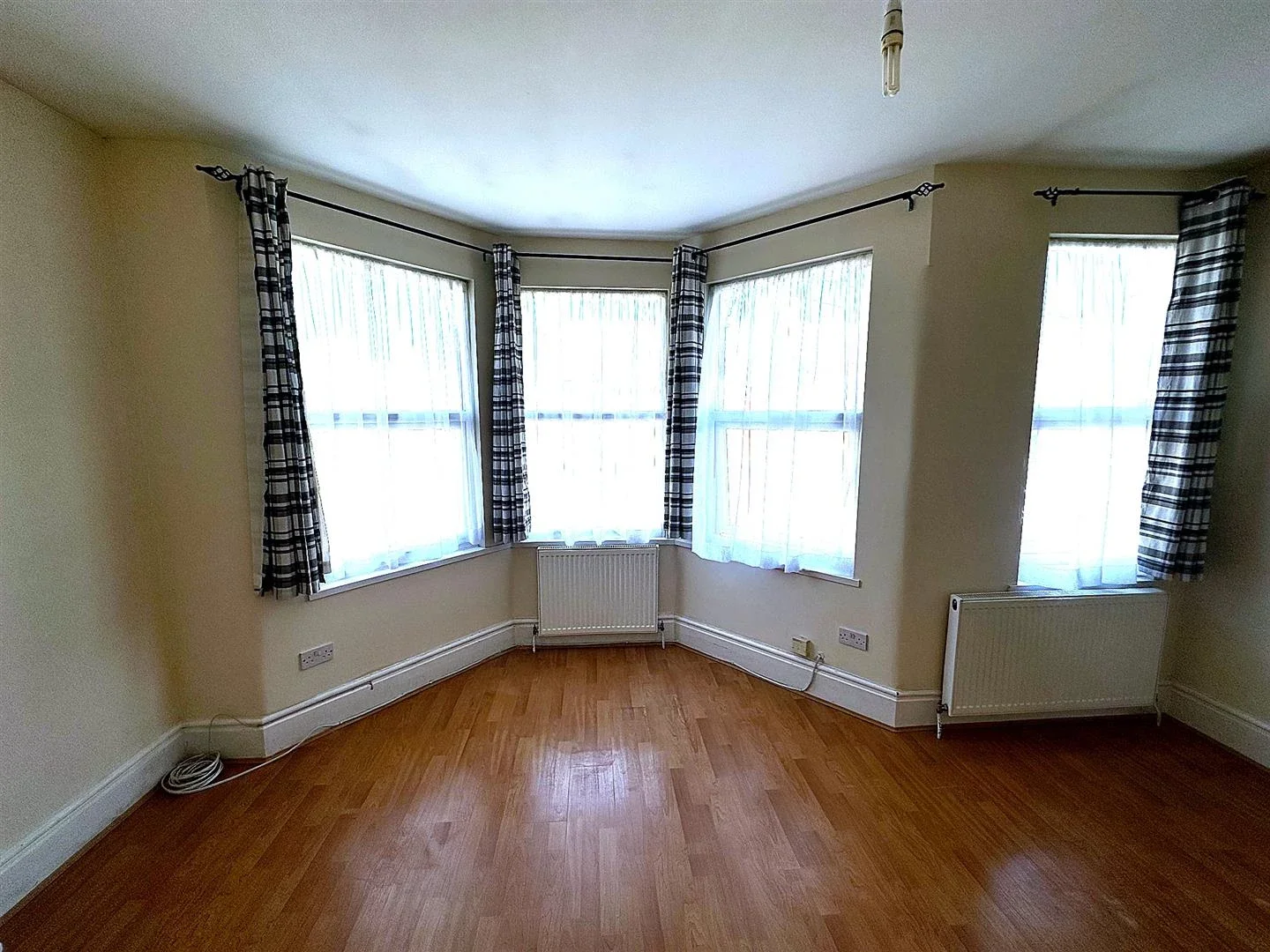 Flat Belmont Avenue in Greater London