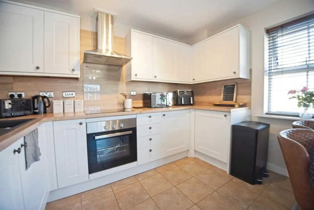 Flat Long Acre in Bridgend