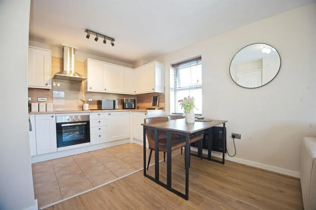 Flat Long Acre in Bridgend