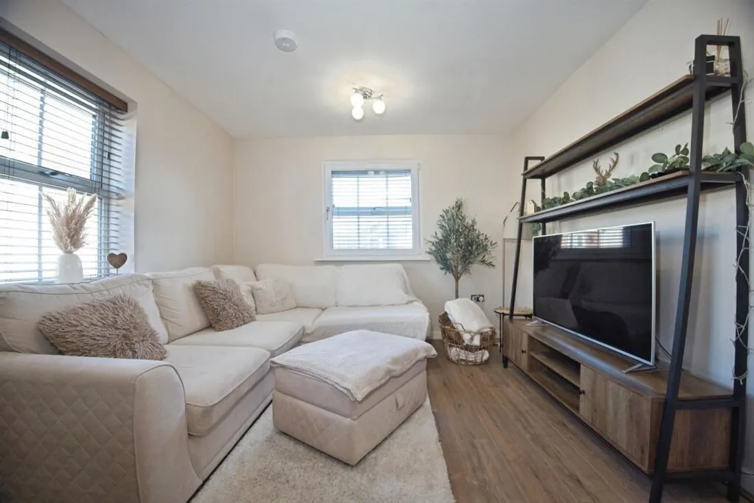 Flat Long Acre in Bridgend