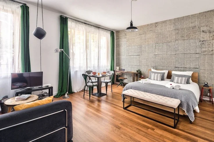 Flat Rue de Chazelles in Paris