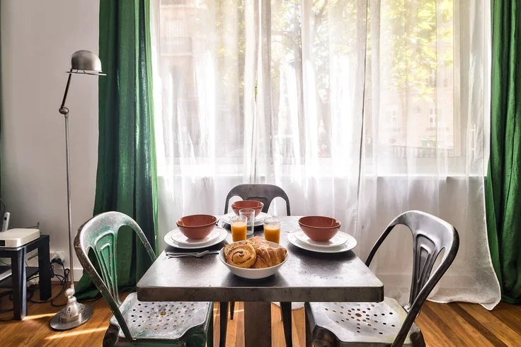 Flat Rue de Chazelles in Paris