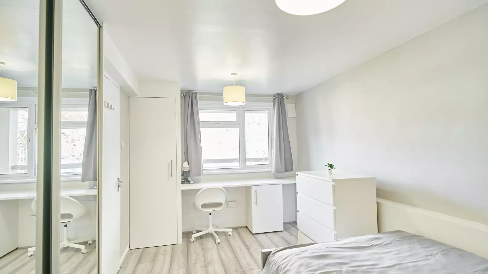 Room Creswick Walk in Greater London