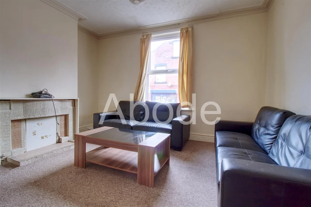 Flat Harold Avenue in Leeds