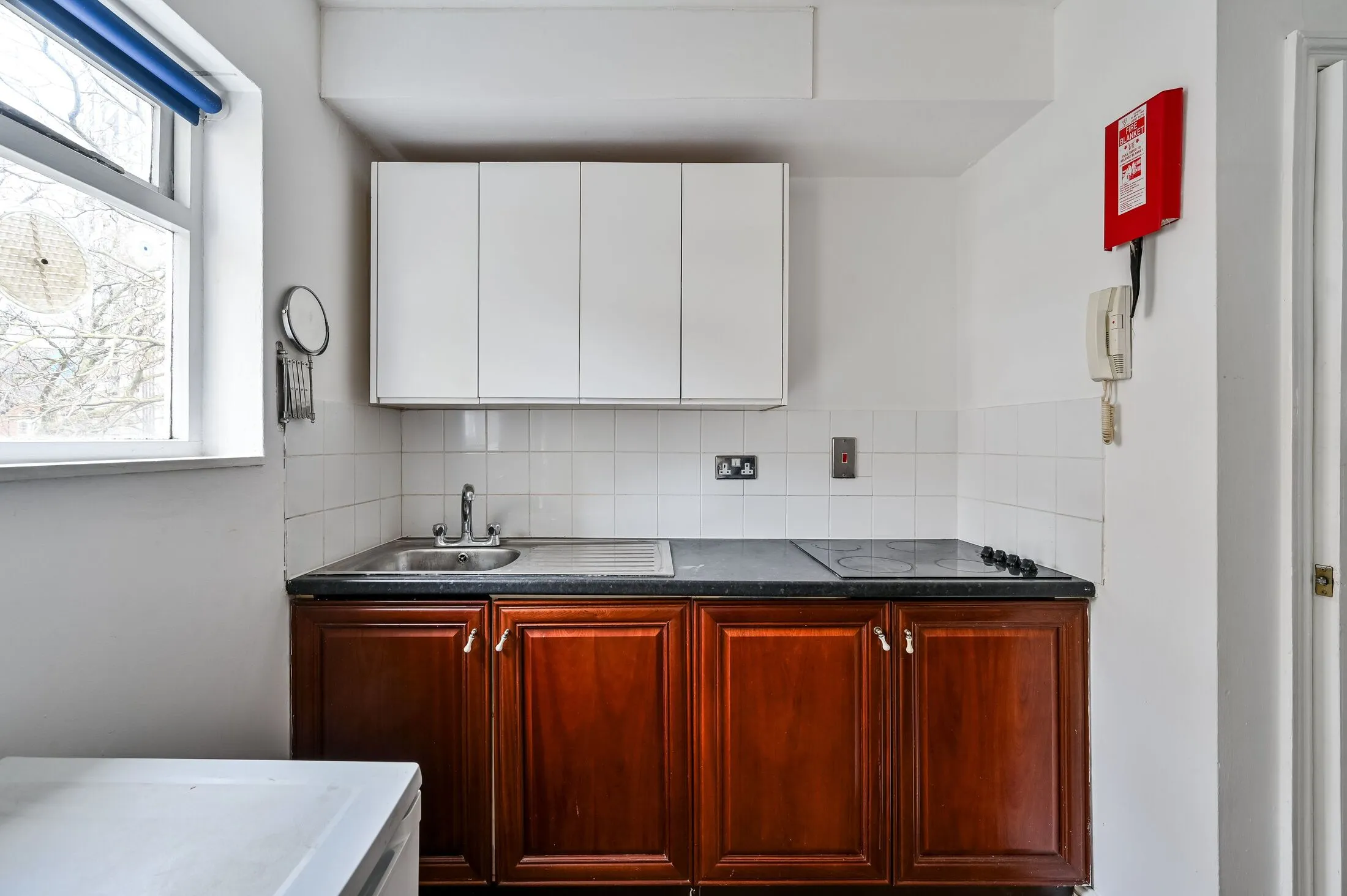 Flat Hackney Road in Greater London