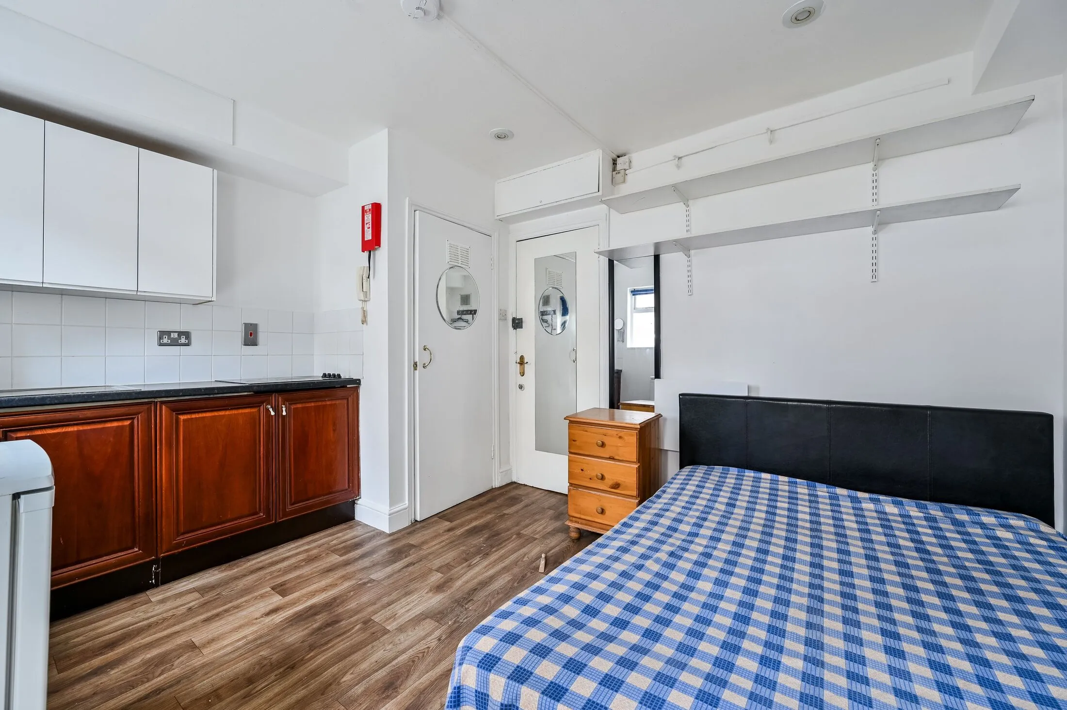 Flat Hackney Road in Greater London