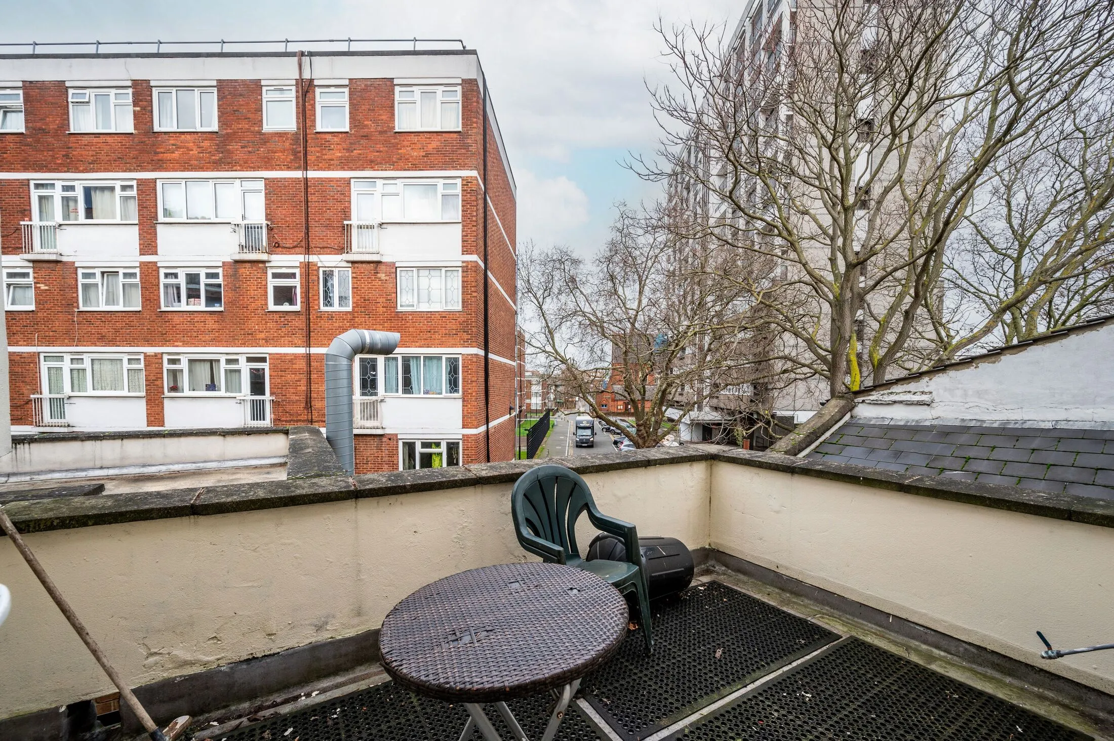 Flat Hackney Road in Greater London