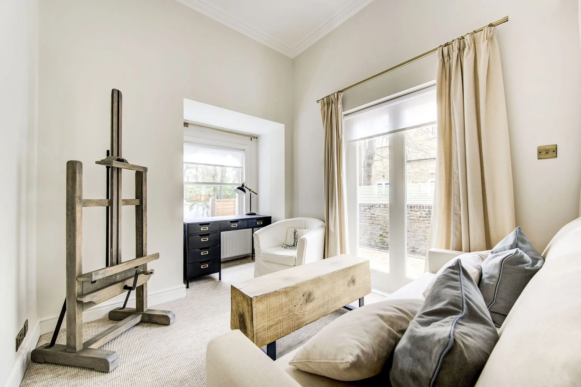 Flat Kempsford Gardens in Greater London