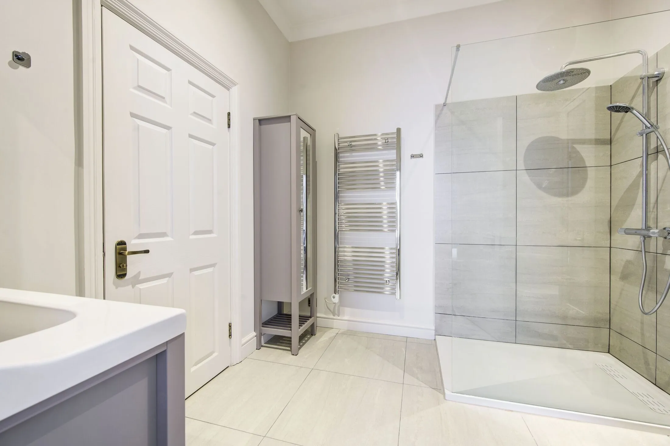 Flat Kempsford Gardens in Greater London