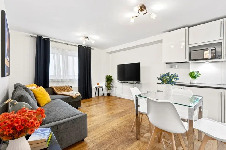 Flat Shaftesbury Avenue in Greater London