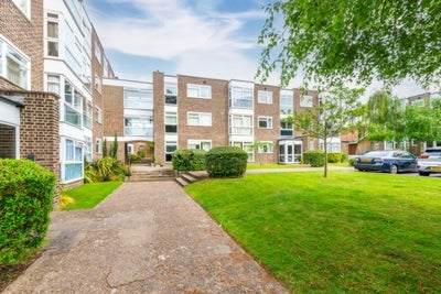 Flat Belmont Hill in Greater London