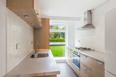 Flat Belmont Hill in Greater London