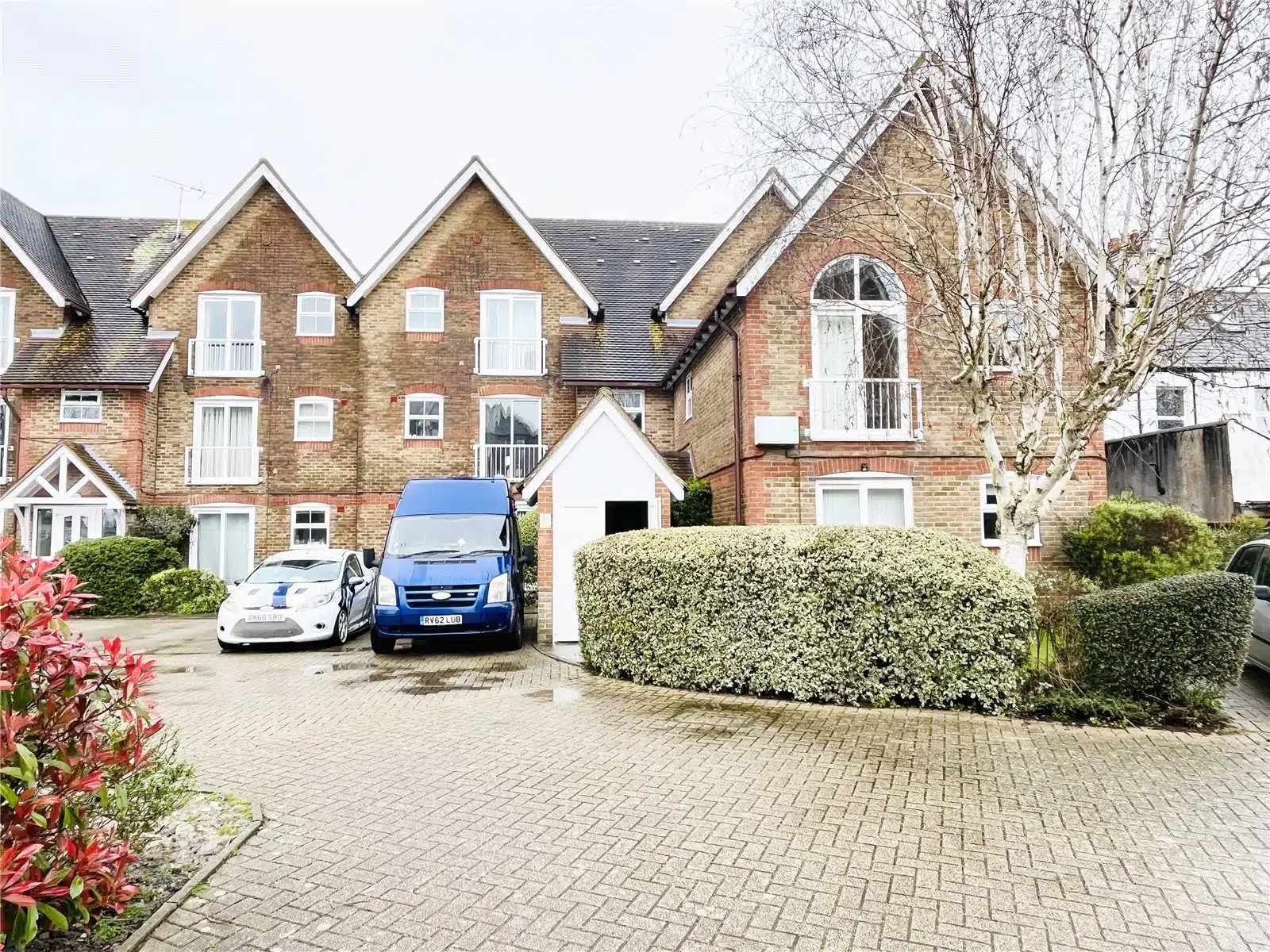 Flat Terminus Road in Arun