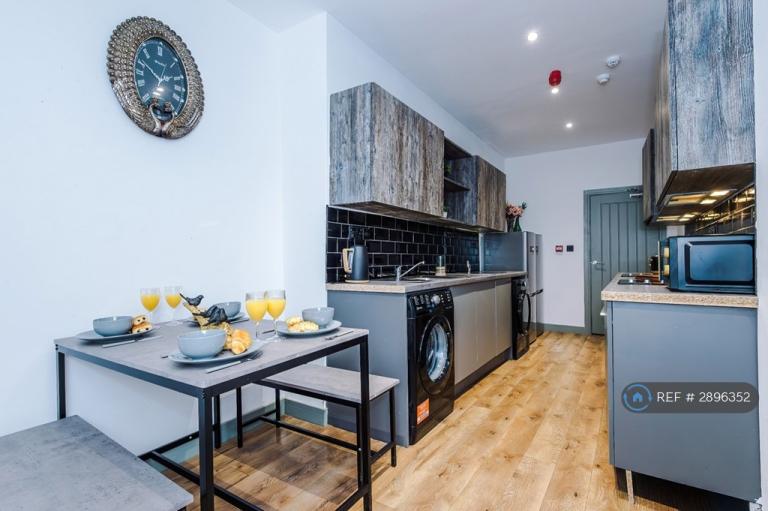 Room Gower Street in Bolton