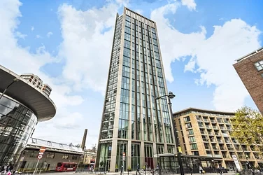 Flat Surrey Quays Road in Greater London